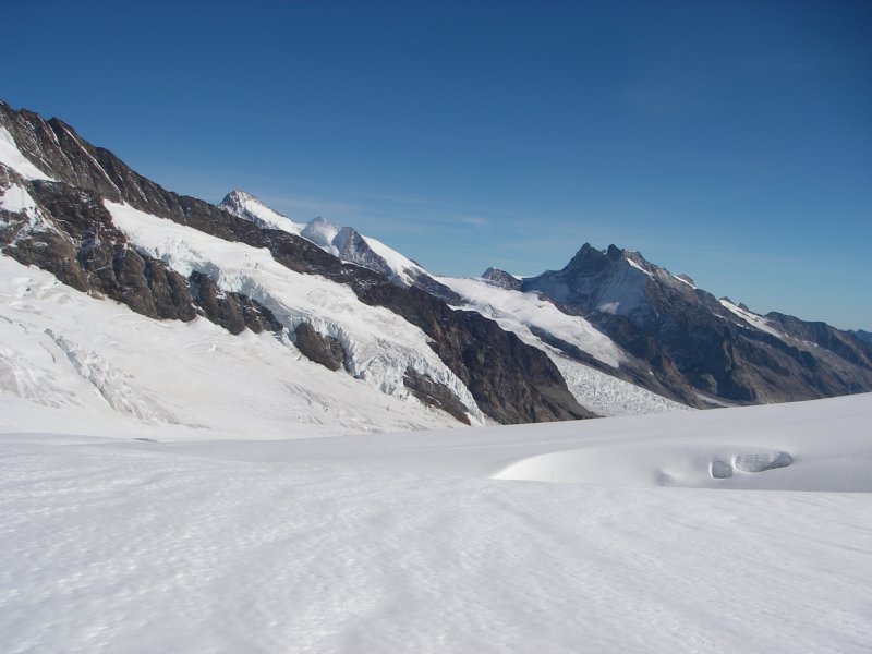 ausderfernegrtnochdasfinsteraarhorn.jpg